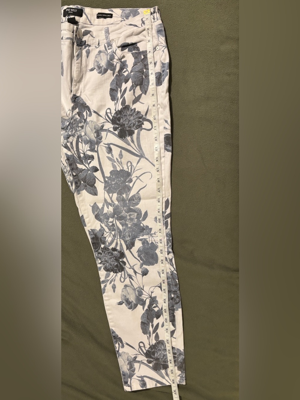 Nine West Gramercy Skinny Ankle White Jeans with Gray Floral Accent Size 14 - Picture 11 of 13
